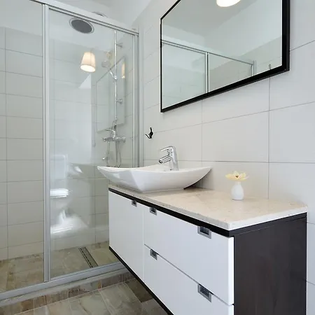 Kairos Apartment