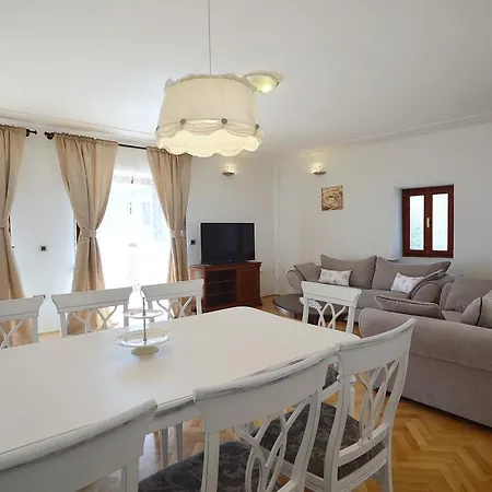 Kairos Apartment